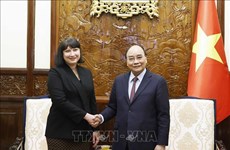 Presidente de Vietnam recibe a la embajadora rumana 