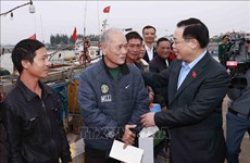 Presidente parlamentario felicita a pescadores de Quang Binh en ocasión del Tet