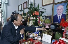 Presidente vietnamita realiza visita previa al Tet a familiares de difuntos líderes del Partido y del Estado