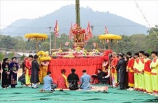 Etnia minoritaria Tay de Vietnam celebra su festejo tradicional Long Tong