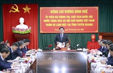 Presidente del Parlamento se reúne con autoridades de Tuyen Quang