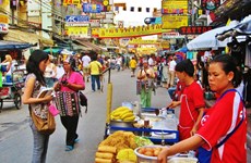 Bangkok pone a prueba espacio libre para vendedores ambulantes