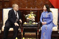 Presidenta interina de Vietnam recibe al embajador brasileño 