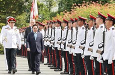 Premier vietnamita sostiene conversaciones con su homólogo singapurense