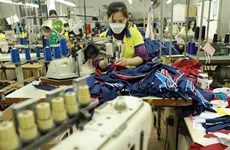 Empresas de confección vietnamitas dispuestas a contratar más trabajadores