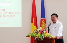 Conferencia analiza medidas para ayudar a empresas vietnamitas en Camboya