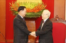 Máximo dirigente del PCV recibe a delegación partidista de Laos
