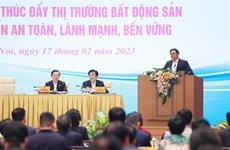 Primer ministro vietnamita exhorta a desarrollar mercado inmobiliario seguro y sostenible