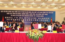 Efectúan encuentro primaveral entre provincias vietnamita y china 
