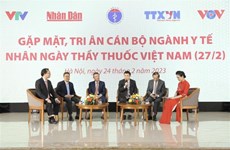 Órganos periodísticos de Vietnam resaltan esfuerzos del personal de salud