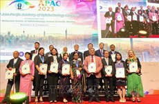 Médico vietnamita honrado con premio de Asia – Pacífico por sus aportes a prevención de ceguera
