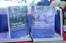 Presentan en Ciudad Ho Chi Minh el libro “Lucha por la Paz”
