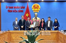 Provincia vietnamita de Hoa Binh da bienvenida a empresas e inversores  