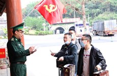 Actividades comerciales en puerta fronteriza Huu Nghi retornan a la normalidad 