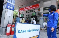 Precios de gasolina suben levemente en Vietnam