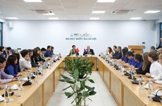 Viceprimer ministro ruso visita Universidad Nacional de Hanoi 