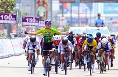 Representante vietnamita impresiona en carrera tailandesa de ciclismo