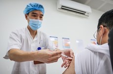 Vietnam fortalece vacunación contra COVID-19 ante el aumento de casos