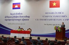 Efectúan XII Conferencia sobre cooperación de provincias fronterizas Vietnam-Camboya