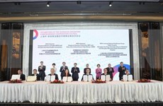 Singapur y Shanghái firman 15 acuerdos económicos 