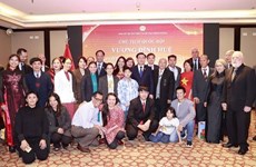 Titular del Parlamento vietnamita se reúne con compatriotas en Argentina