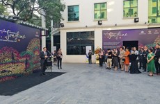 Presentan cultura indígena australiana al público de Hanoi