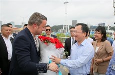 Premier de Luxemburgo visita Bahía de Ha Long