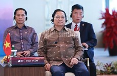 Premier vietnamita asiste a reunión restringida de la 42ª Cumbre de ASEAN