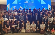 Jóvenes líderes de ASEAN impulsan innovación en educación universitaria