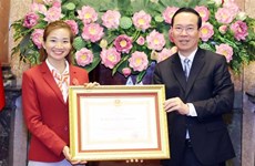 Presidente vietnamita se reúne con atletas destacados en SEA Games 32