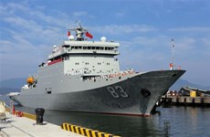 Barco de China visita ciudad costera vietnamita de Da Nang 