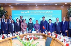 Viceprimera ministra camboyana elogia aporte del banco vietnamita al desarrollo de su país