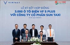 Rubrican mayor contrato de compra de vehículos en Vietnam