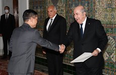 Presidente de Argelia valora logros de desarrollo de Vietnam