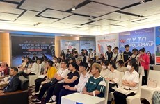 Estudiantes vietnamitas interesados en educación en Malasia