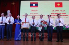 Universidad vietnamita honrada por su aporte a formación de trabajadores de salud de Laos