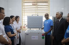 USAID y UNICEF entregan 590 refrigeradores de vacunas a Vietnam