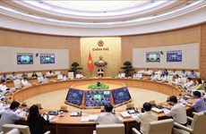 Premier vietnamita exhorta a centrarse en resolver dificultades en producción y negocios