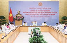 Primer ministro preside reunión sobre aplicación de mecanismos específicos para Ciudad Ho Chi Minh