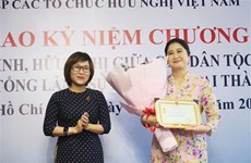 Entregan a cónsul general de Malasia en Ciudad Ho Chi Minh medalla de amistad