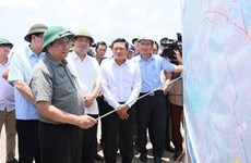 Premier de Vietnam examina proyecto de transporte clave provincial
