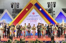 Inauguran Feria Comercial Vietnam - Laos 2023 en Vientiane