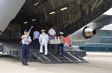 Realizan ceremonia de repatriación de restos de soldados estadounidenses