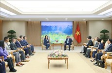 Premier vietnamita recibe a una delegación del estado de California