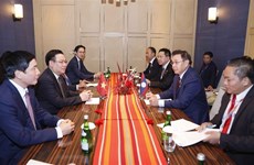 Presidente parlamentario de Vietnam se reúne con su homólogo de Laos en Yakarta