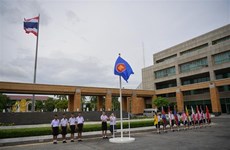 Ceremonia de izamiento de bandera en Tailandia en saludo al 56 aniversario de ASEAN