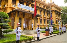 Izan bandera de ASEAN en Vietnam por 56 aniversario de su fundación