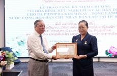 Entregan medalla conmemorativa a cónsul general de Laos en Ciudad Ho Chi Minh
