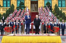 Máximo dirigente vietnamita preside ceremonia de bienvenida al presidente de EE.UU.