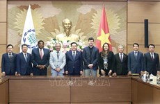 Presidente del Parlamento vietnamita recibe a dirigentes de la Unión Interparlamentaria